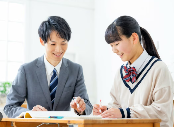 【兵庫・尼崎市】「塾の教室で２人きりになり性的な興奮をおぼえた」　１対１で勉強中に女子生徒（１６）の太ももなどを触ったか　塾経営の６３歳男逮捕